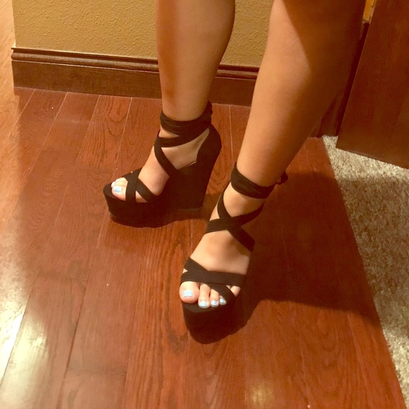 Shoe Dazzle Shoes - Shoedazzle Black Lainy Ankled Wrapped Wedge